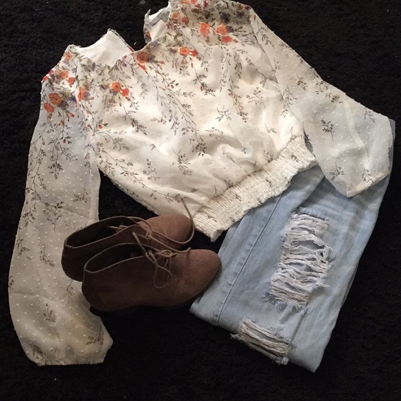 White floral blouse - Picture 1 of 2